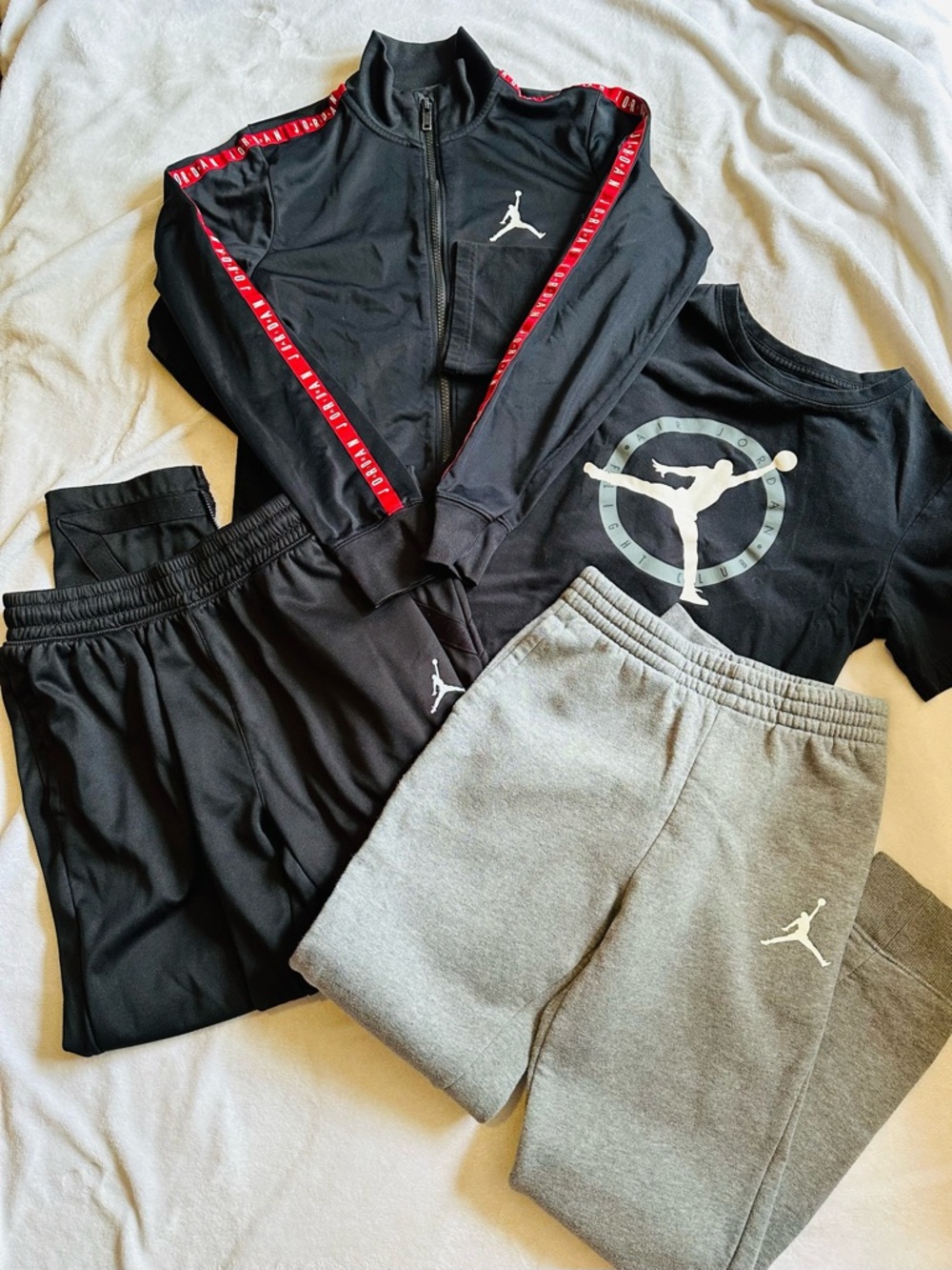 Air Jordan boys clothing bundle size Large